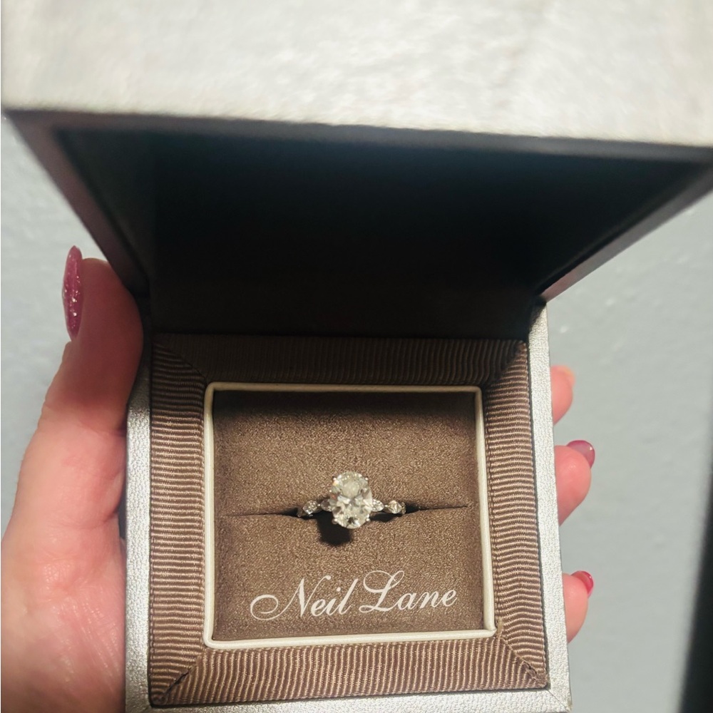 Neil Lane Artistry oval cut 2 5/8 ctw 14k ring! Gorgeous